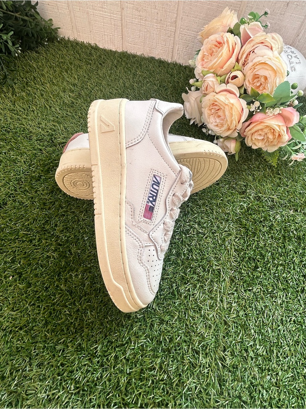AUTRY SNEAKERS MISMATCHED
MEDALIST LOW SNEAKERS WHITE PINK LEATHER kids 30 
$240 - Picture 7 of 11